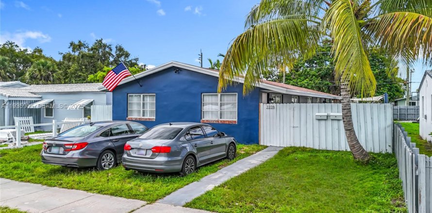 Commercial property in Hollywood, Florida 198.35 sq.m. № 1994035