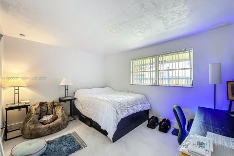 Commercial property in Hollywood, Florida 198.35 sq.m. № 1994035 - photo 13