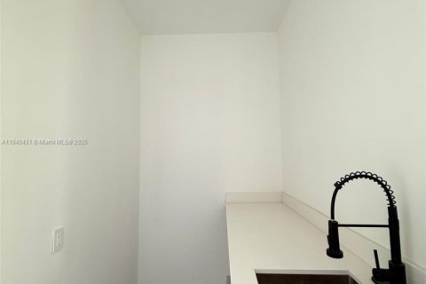 Casa en venta en Cape Coral, Florida, 3 dormitorios, 182.55 m2 № 1935762 - foto 28