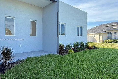 Casa en venta en Cape Coral, Florida, 3 dormitorios, 182.55 m2 № 1935762 - foto 4
