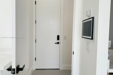 Casa en venta en Cape Coral, Florida, 3 dormitorios, 182.55 m2 № 1935762 - foto 11