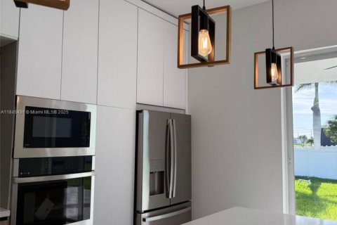 Casa en venta en Cape Coral, Florida, 3 dormitorios, 182.55 m2 № 1935762 - foto 26