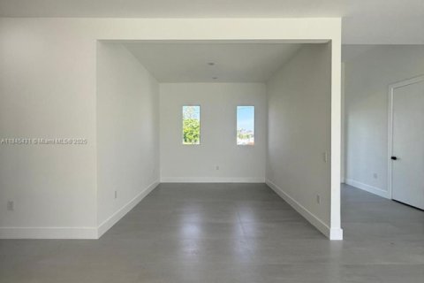 Casa en venta en Cape Coral, Florida, 3 dormitorios, 182.55 m2 № 1935762 - foto 13