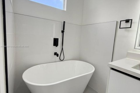 Casa en venta en Cape Coral, Florida, 3 dormitorios, 182.55 m2 № 1935762 - foto 18