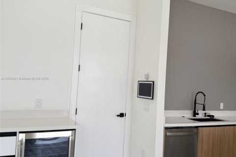 Casa en venta en Cape Coral, Florida, 3 dormitorios, 182.55 m2 № 1935762 - foto 27