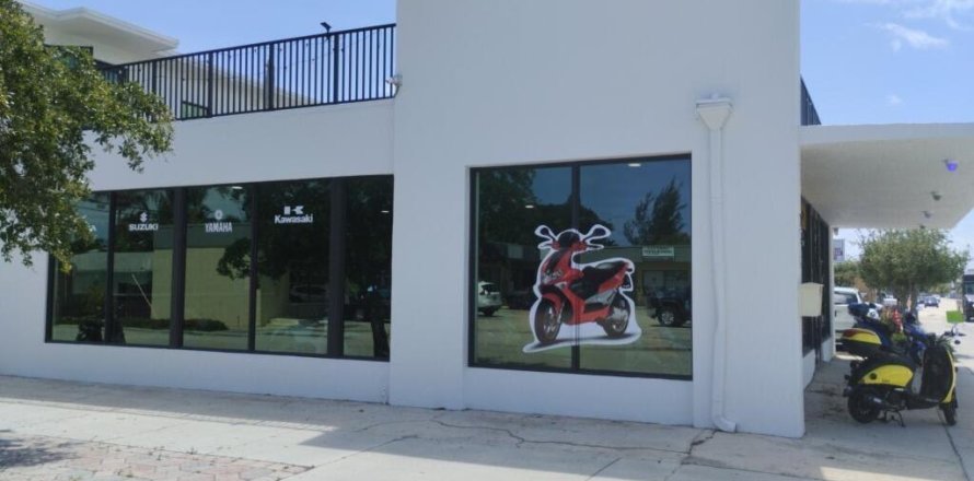 Commercial property in Lake Worth, Florida № 1141441