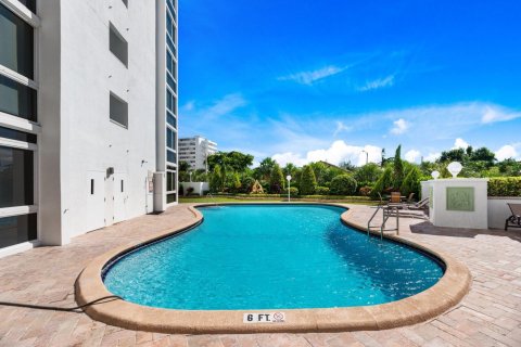 Condo in Fort Lauderdale, Florida, 2 bedrooms  № 862671 - photo 1
