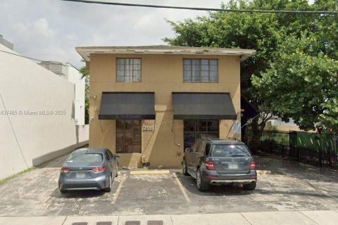 Commercial property in Miami, Florida 467.58 sq.m. № 1821749 - photo 1