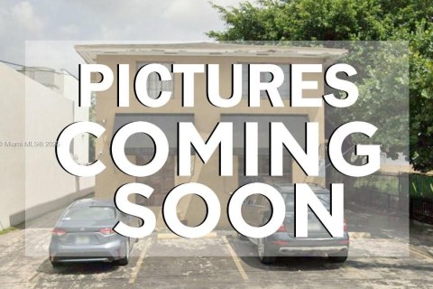 Commercial property in Miami, Florida 467.58 sq.m. № 1821749 - photo 2