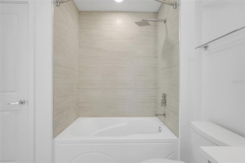 Condo in Orlando, Florida, 2 bedrooms № 2213459 - photo 23