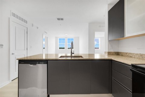 Condo in Orlando, Florida, 2 bedrooms № 2213459 - photo 17