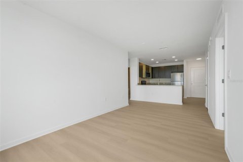 Condo in Orlando, Florida, 2 bedrooms № 2213459 - photo 12