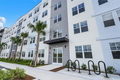 Condo in Orlando, Florida, 2 bedrooms № 2213459 - photo 4