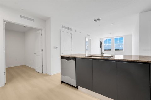 Condo in Orlando, Florida, 2 bedrooms № 2213459 - photo 16