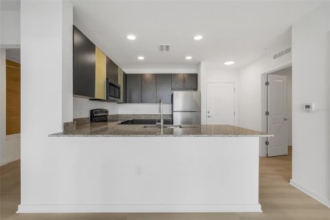 Condo in Orlando, Florida, 2 bedrooms № 2213459 - photo 13