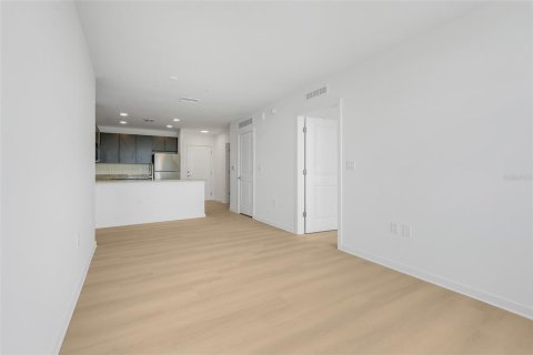 Condo in Orlando, Florida, 2 bedrooms № 2213459 - photo 10