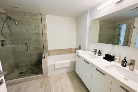 Condo in Miami, Florida, 1 bedroom  № 1890277 - photo 27