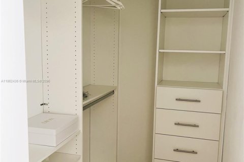 Condo in Miami, Florida, 1 bedroom  № 1890277 - photo 25