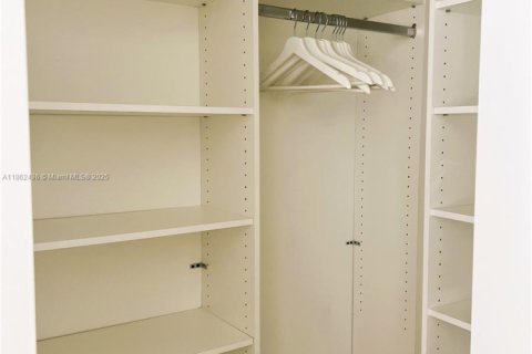 Condo in Miami, Florida, 1 bedroom  № 1890277 - photo 26