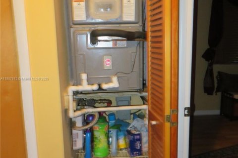 Condo in Hialeah Gardens, Florida, 2 bedrooms  № 1747952 - photo 12