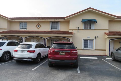 Condo in Hialeah Gardens, Florida, 2 bedrooms  № 1747952 - photo 2