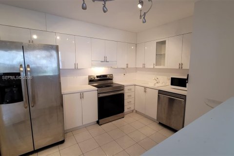 Condo in Aventura, Florida, 2 bedrooms  № 2003610 - photo 4