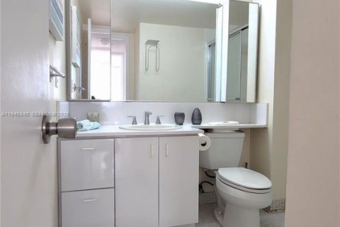 Condo in Aventura, Florida, 2 bedrooms  № 2003610 - photo 17