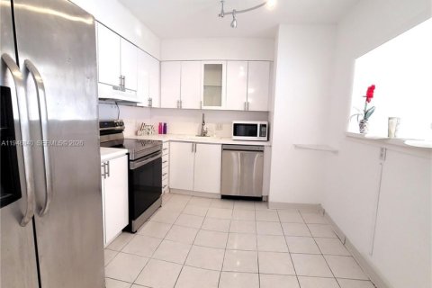 Condo in Aventura, Florida, 2 bedrooms  № 2003610 - photo 8