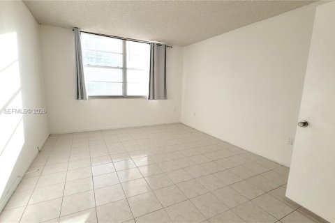 Condo in Aventura, Florida, 2 bedrooms  № 2003610 - photo 12
