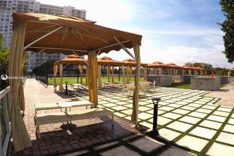 Condo in Aventura, Florida, 2 bedrooms  № 2003610 - photo 23