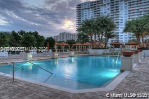 Condo in Aventura, Florida, 2 bedrooms  № 2003610 - photo 29