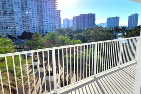 Condo in Aventura, Florida, 2 bedrooms  № 2003610 - photo 28