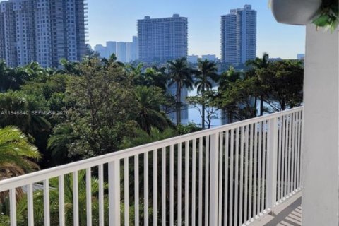 Condo in Aventura, Florida, 2 bedrooms  № 2003610 - photo 27