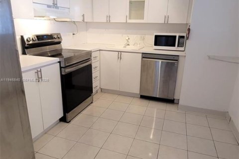 Condo in Aventura, Florida, 2 bedrooms  № 2003610 - photo 7