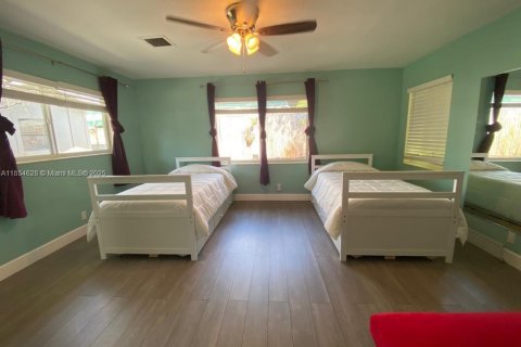 House in Oakland Park, Florida 2 bedrooms, 142.7 sq.m. № 2023155 - photo 12