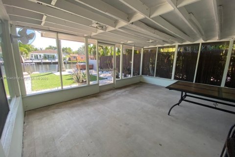 House in Oakland Park, Florida 2 bedrooms, 142.7 sq.m. № 2023155 - photo 20