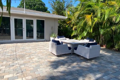 House in Oakland Park, Florida 2 bedrooms, 142.7 sq.m. № 2023155 - photo 4