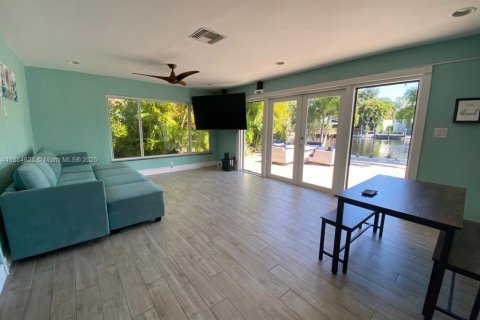 House in Oakland Park, Florida 2 bedrooms, 142.7 sq.m. № 2023155 - photo 6