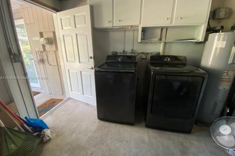 House in Oakland Park, Florida 2 bedrooms, 142.7 sq.m. № 2023155 - photo 21