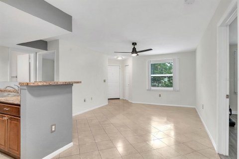 Condo in Kissimmee, Florida, 2 bedrooms № 2123638 - photo 9
