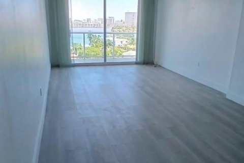 Copropriété à louer à North Miami Beach, Floride: 1 chambre, 73.39 m2 № 2087850 - photo 9