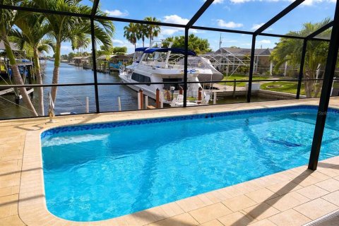 Casa en venta en Cape Coral, Florida, 4 dormitorios, 209.87 m2 № 2214295 - foto 26