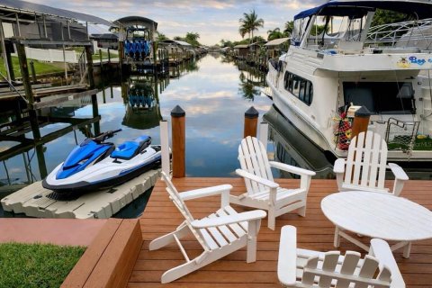Casa en venta en Cape Coral, Florida, 4 dormitorios, 209.87 m2 № 2214295 - foto 2