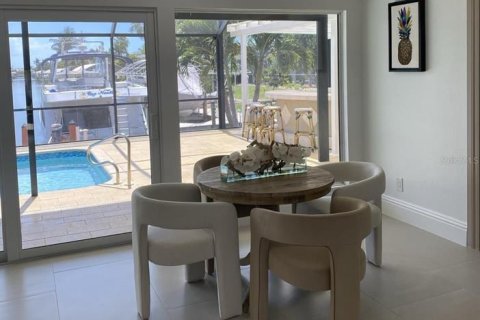 Casa en venta en Cape Coral, Florida, 4 dormitorios, 209.87 m2 № 2214295 - foto 12