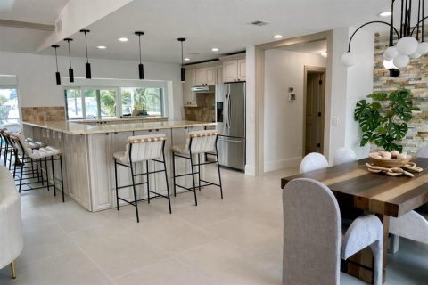 Casa en venta en Cape Coral, Florida, 4 dormitorios, 209.87 m2 № 2214295 - foto 10