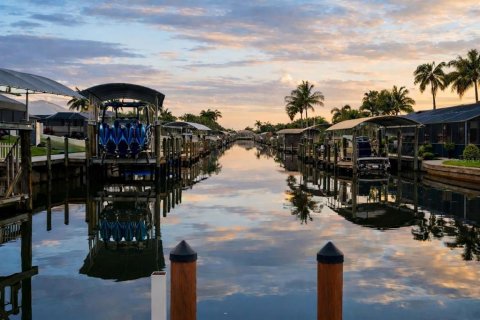 Casa en venta en Cape Coral, Florida, 4 dormitorios, 209.87 m2 № 2214295 - foto 29