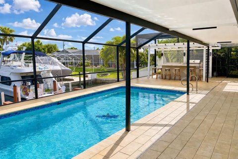 Casa en venta en Cape Coral, Florida, 4 dormitorios, 209.87 m2 № 2214295 - foto 3