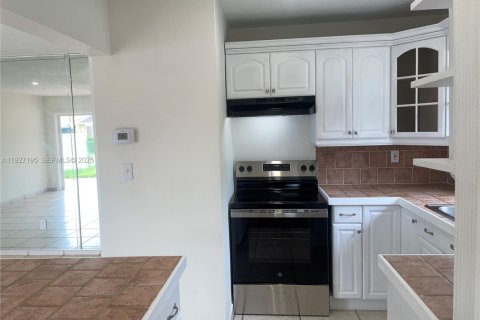 House in Miami, Florida 3 bedrooms, 91.04 sq.m. № 1986201 - photo 7