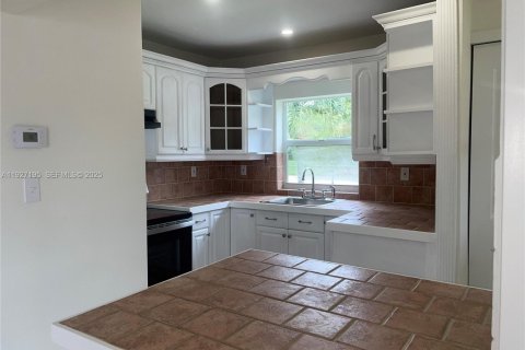 House in Miami, Florida 3 bedrooms, 91.04 sq.m. № 1986201 - photo 6