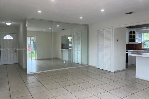 House in Miami, Florida 3 bedrooms, 91.04 sq.m. № 1986201 - photo 19